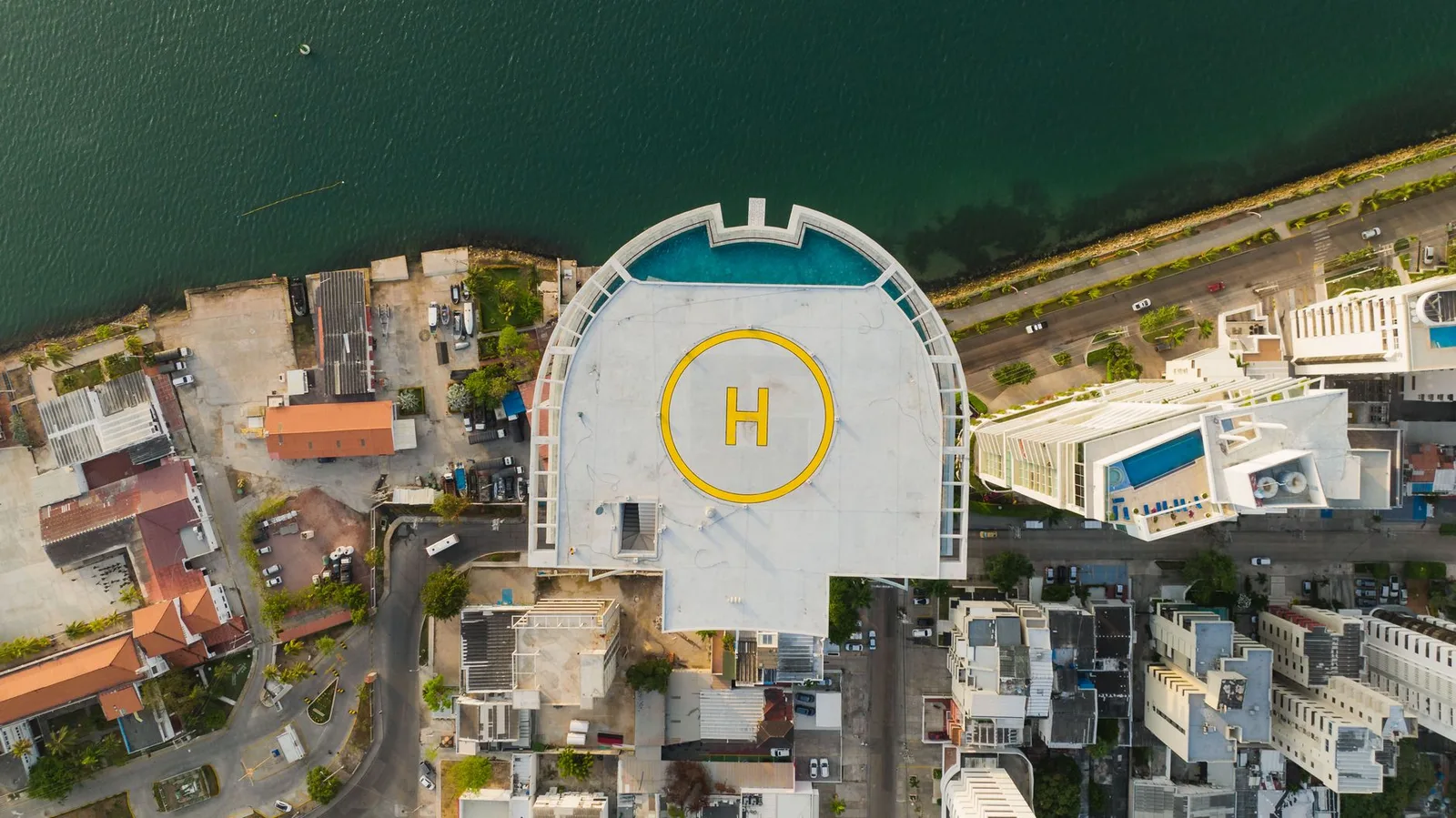 Navegando el Espacio Aéreo: Tipos de Aeródromos y Helipuertos en Operaciones UAS