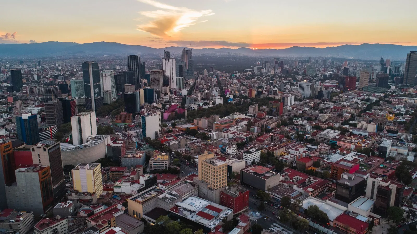 Drones C1 vs C0: ¿Por Qué la Clase C1 Impulsa el Futuro de las Operaciones UAS en Ciudad?